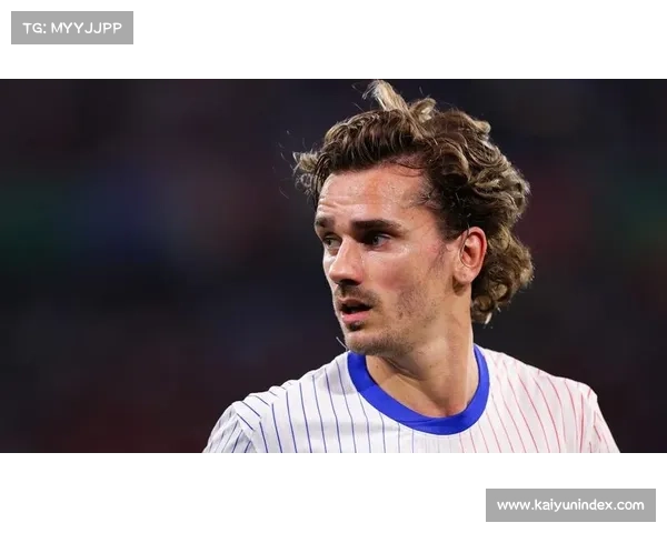 登贝莱荣耀回归青训母队携手少年分享辉煌成长历程